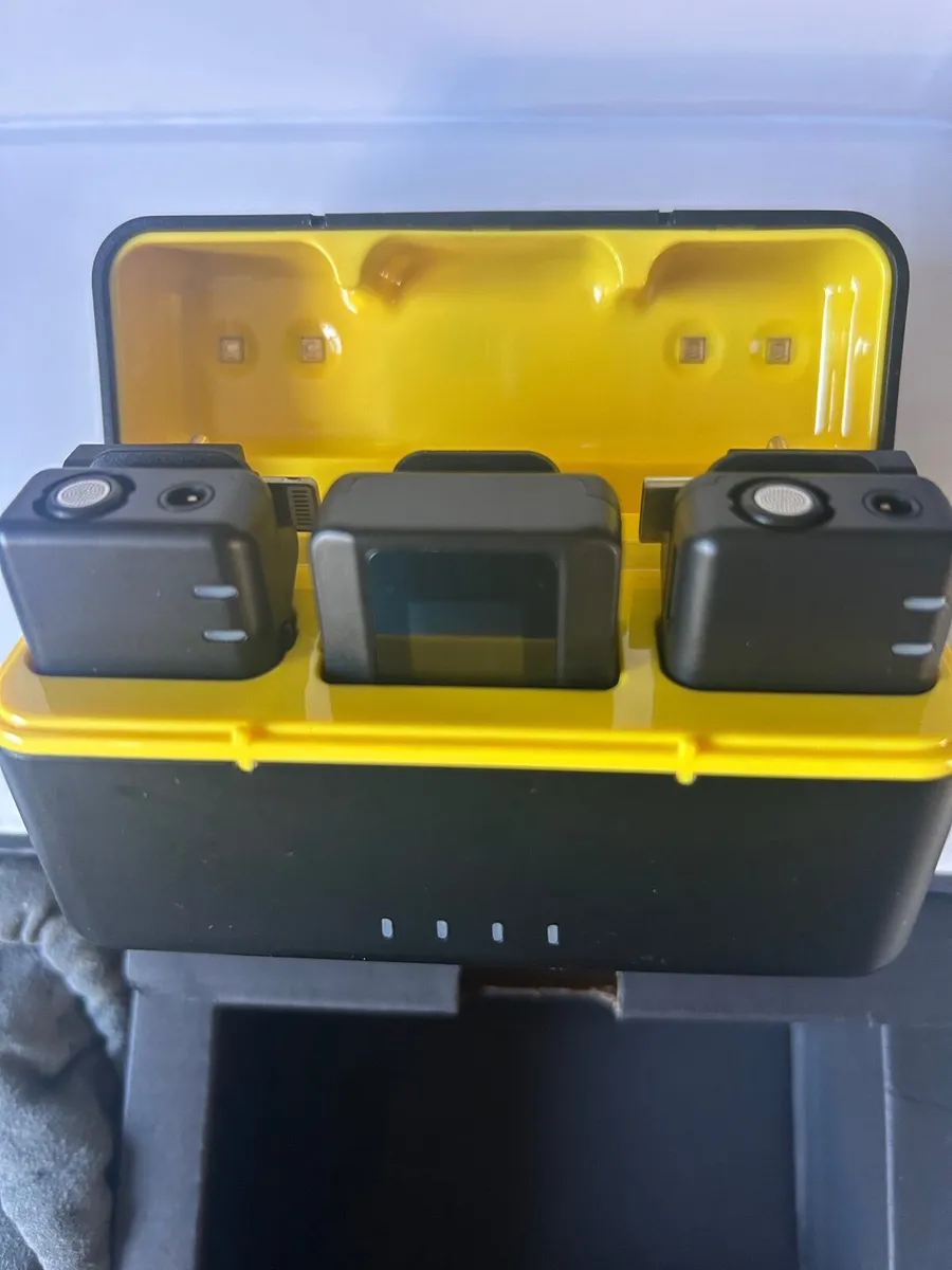 NEEWER WIRELESS MICROPHONE - Image 1