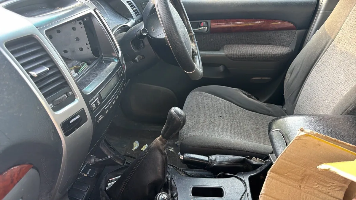 2005 Toyota Landcruiser - Image 2