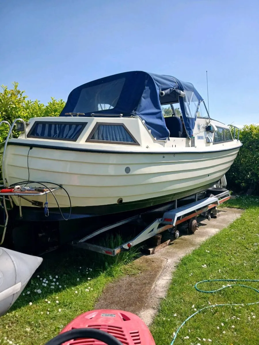 Cruiser boat Solux 24 - Image 3