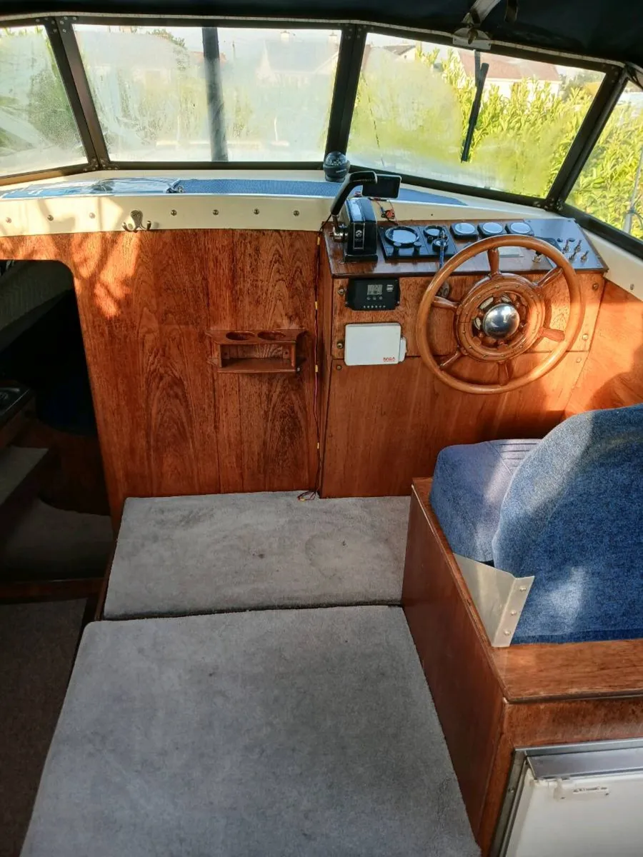 Cruiser boat Solux 24 - Image 4