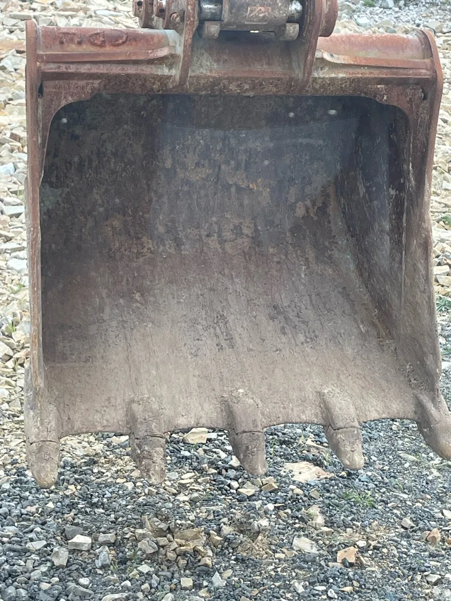 Digging bucket - Image 1