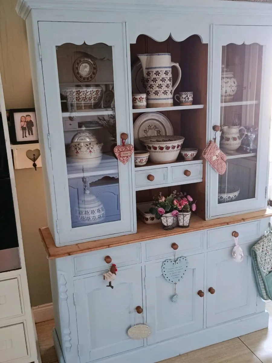 Solid kitchen dresser delivery arranged - Image 2