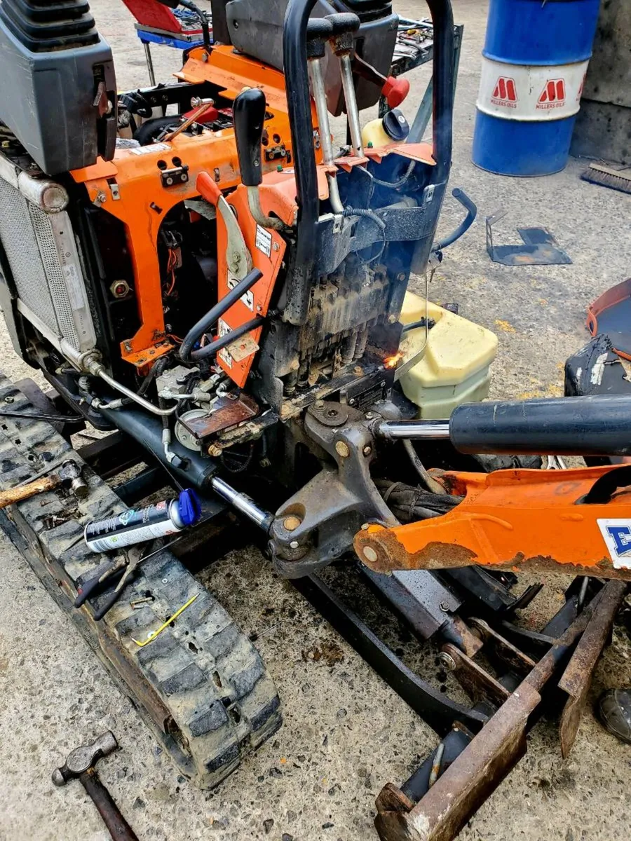 Mini digger repair - Image 2