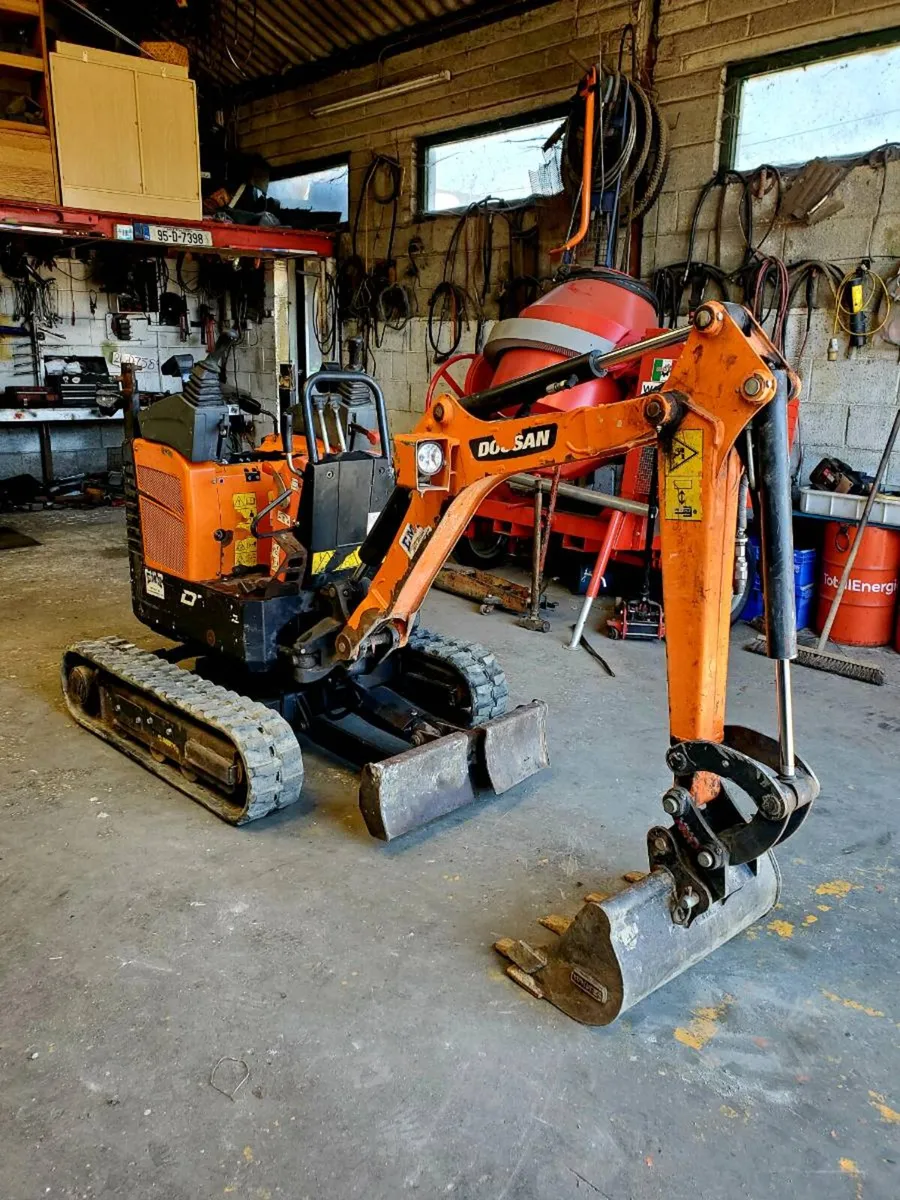 Mini digger repair - Image 4