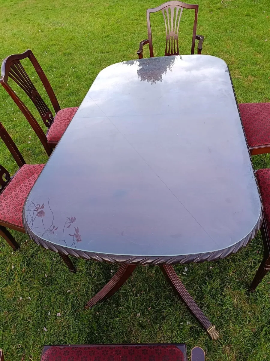 FREE - Dining table with chars - solid wood - Image 3