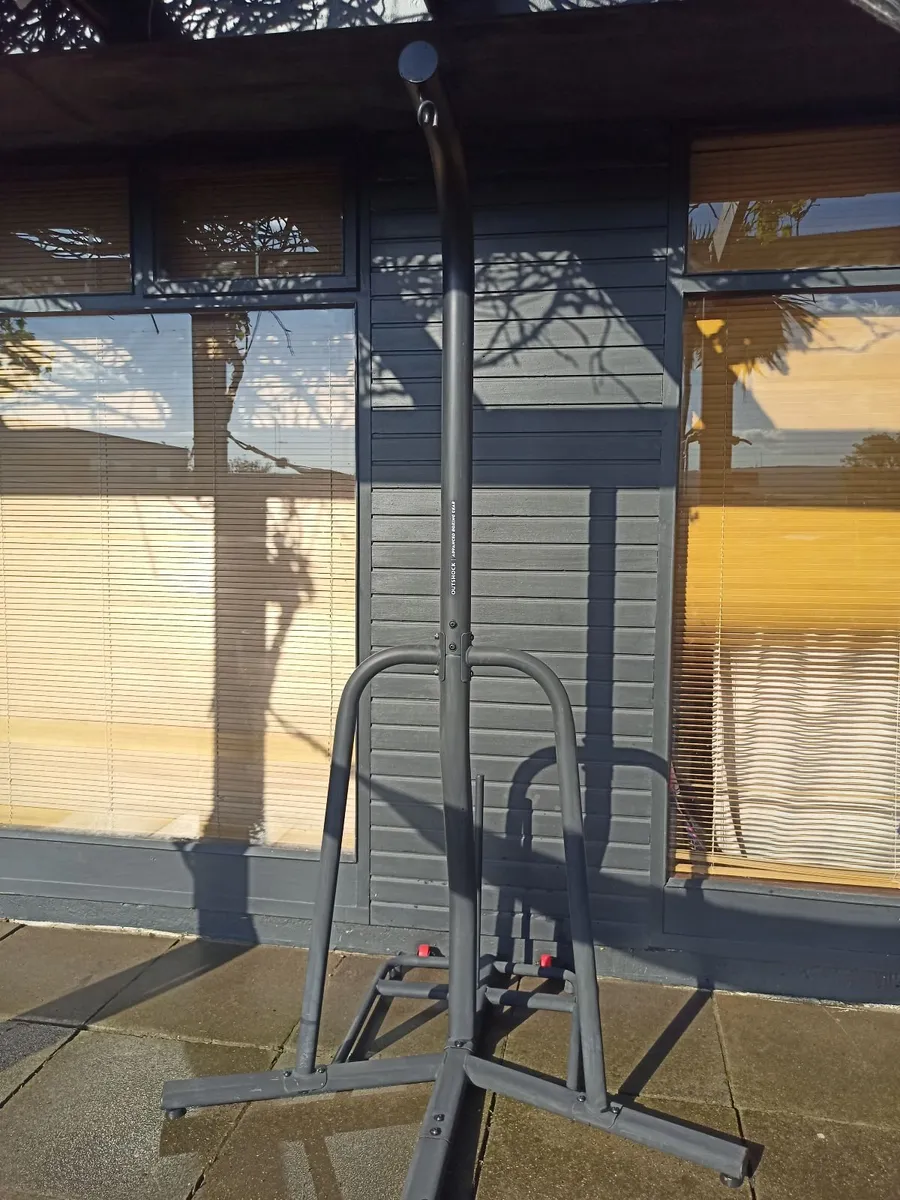 Boxing stand - Image 1