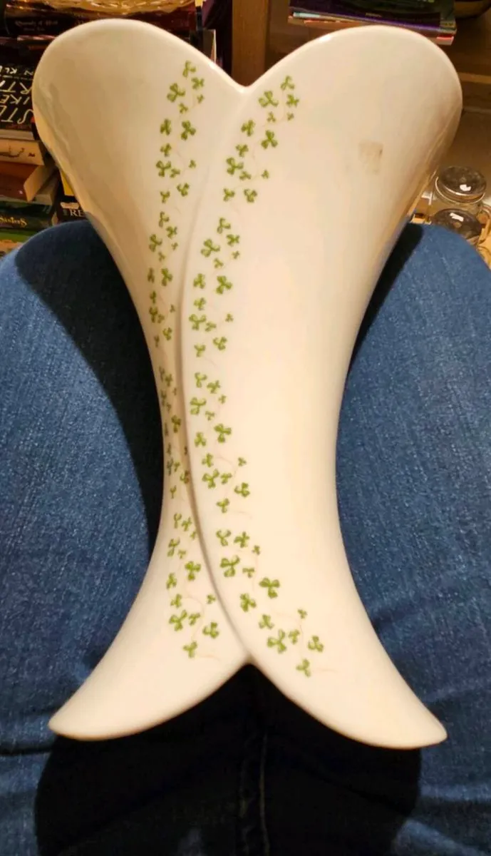 Large Royal Tara Vase - Image 1