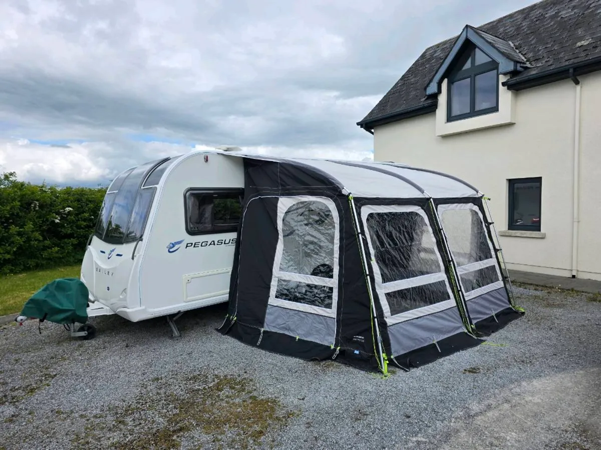 2017 Bailey Pegasus Rimini -  Super King Size Bed - Image 3