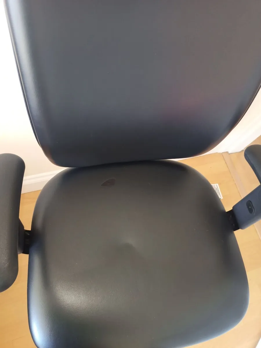 Office chair - Image 2