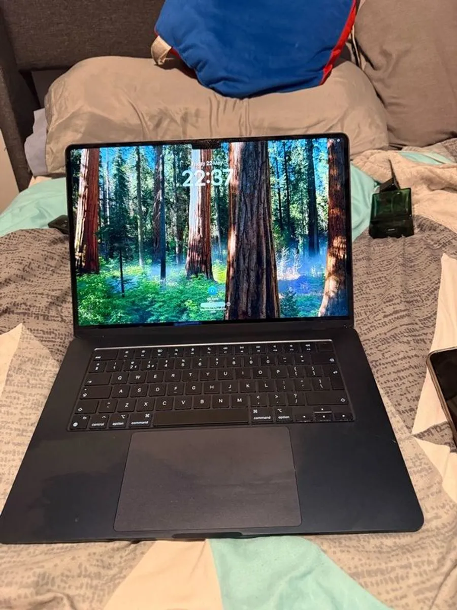 Macbook - Image 2