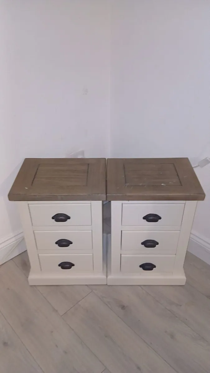 Wardrobe & 2 lockers - Image 1