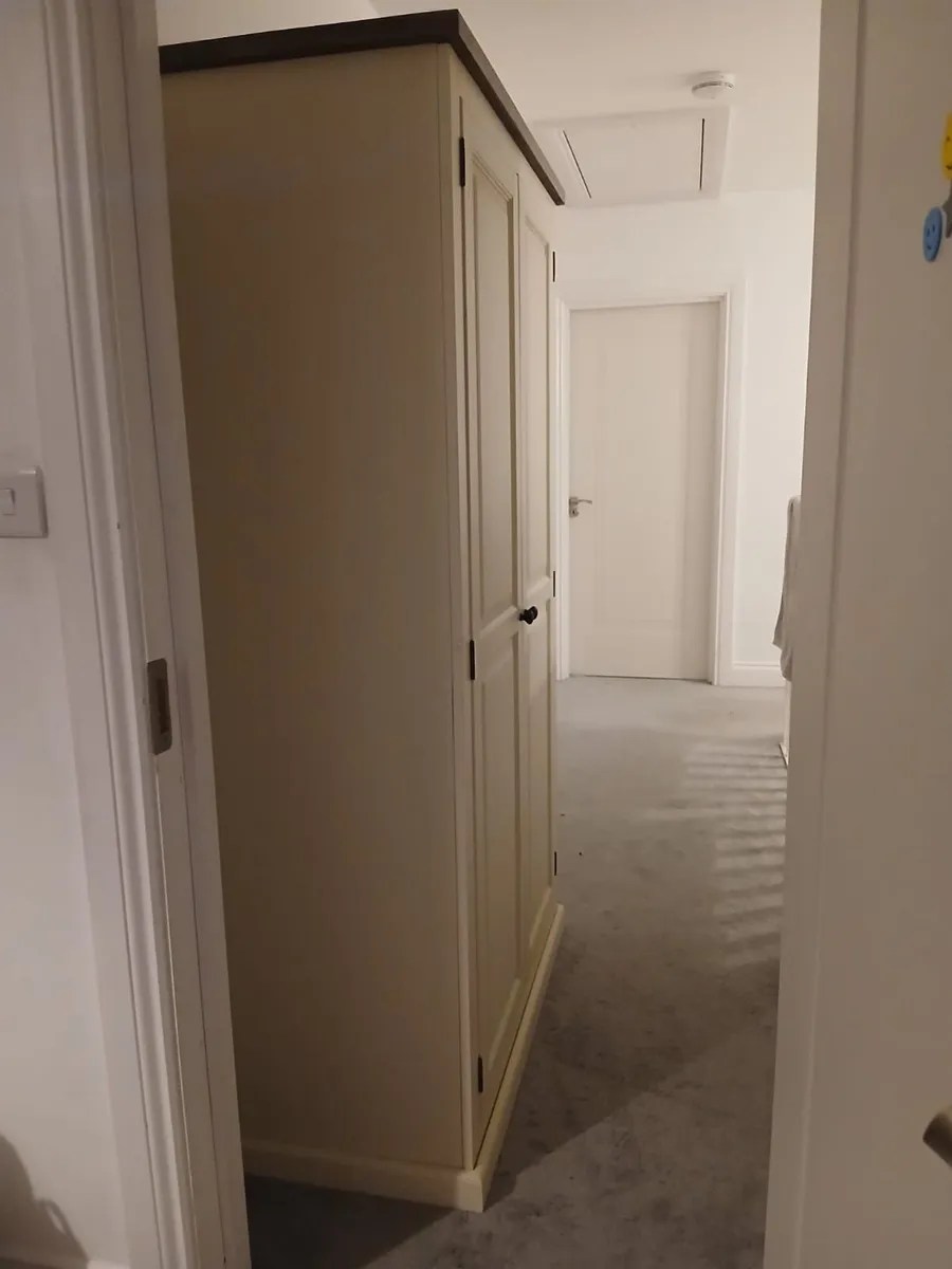 Wardrobe & 2 lockers - Image 4