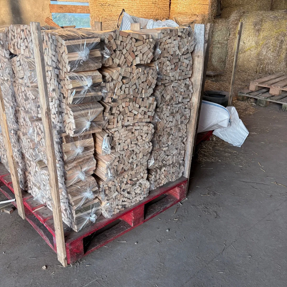 Pallet of kindling - Image 2