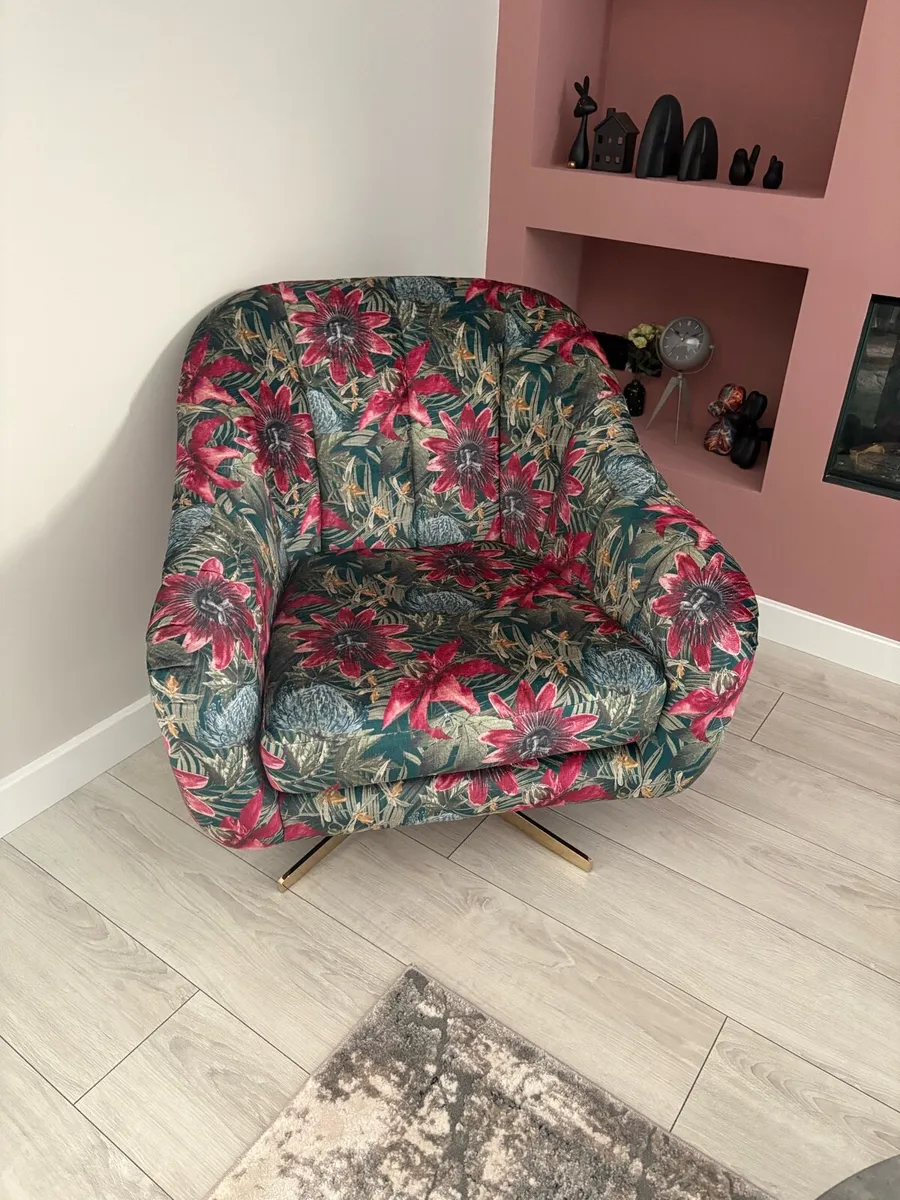 Amanda Holden showstopper swivel arm chair - Image 2