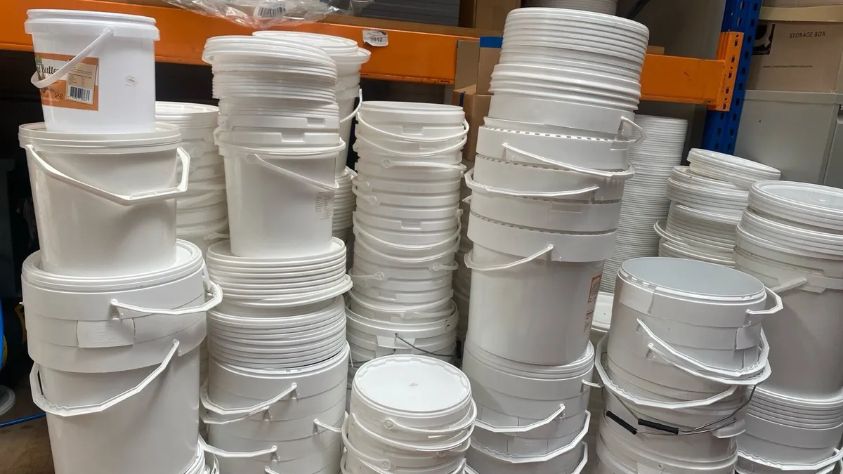used food grade white buckets 25ltrs 100 pcs - Image 1