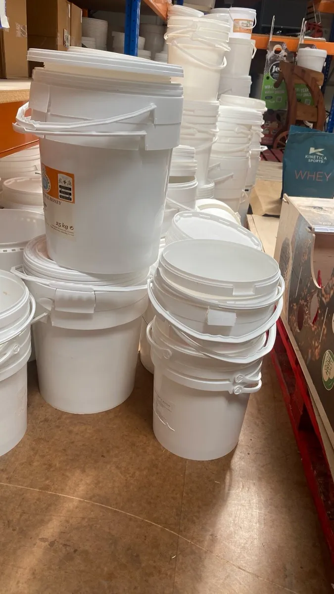 used food grade white buckets 25ltrs 100 pcs - Image 2