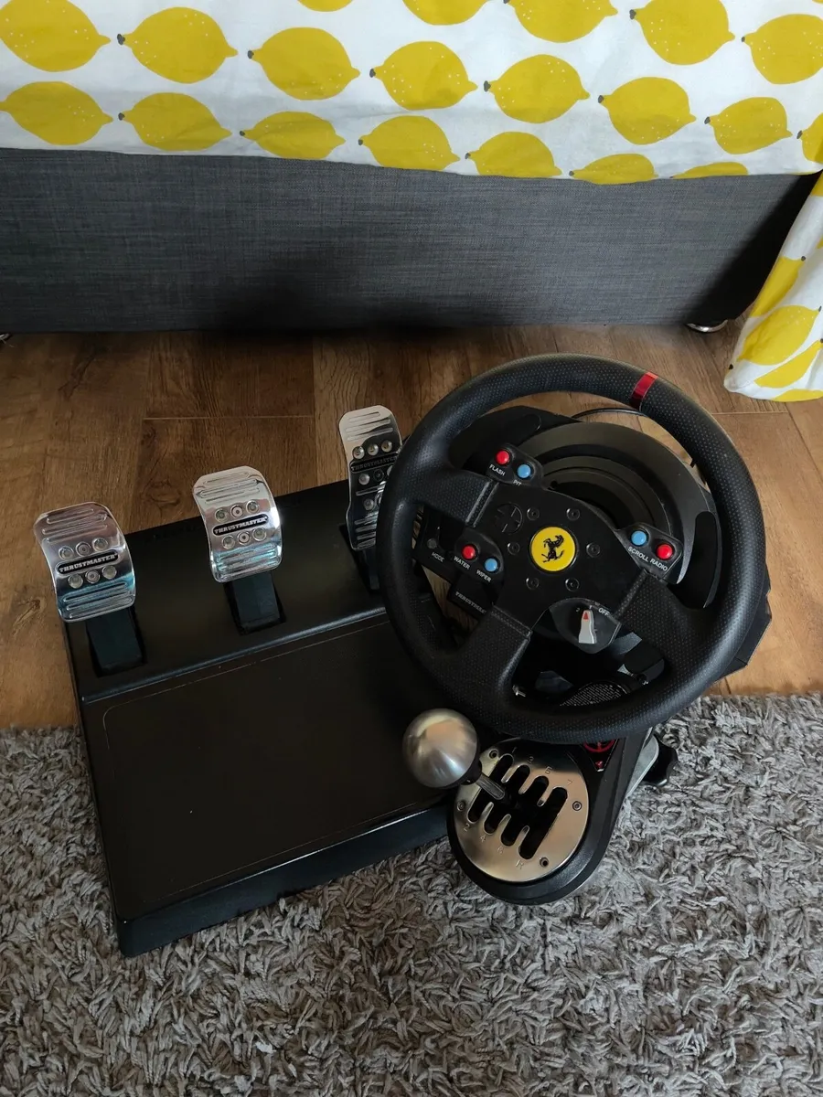 Thrustmaster T300RS bundle - Image 1
