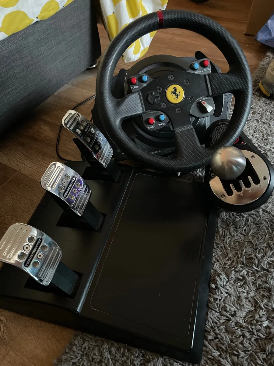 Thrustmaster T300RS bundle - Image 2