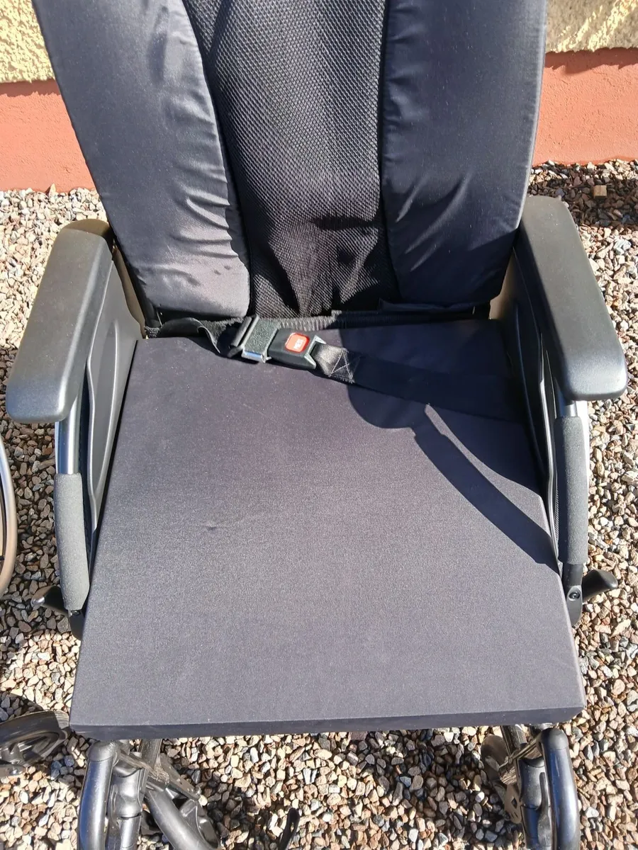Wheelchair - Image 4