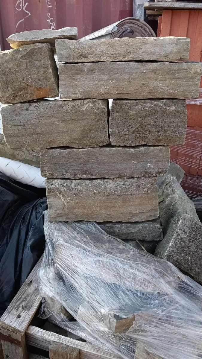 Wall stone - Image 1