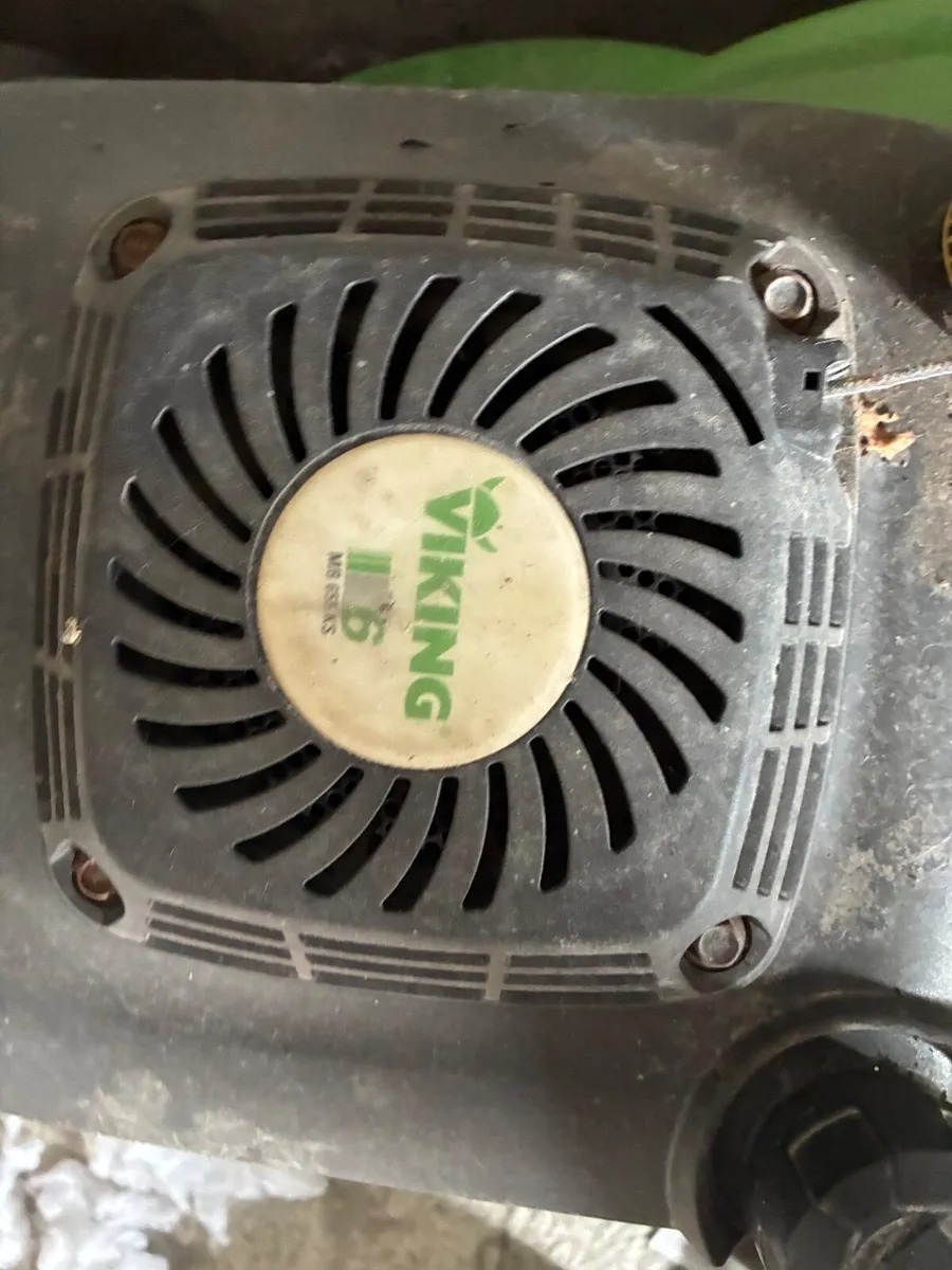 Lawn mower - Image 1