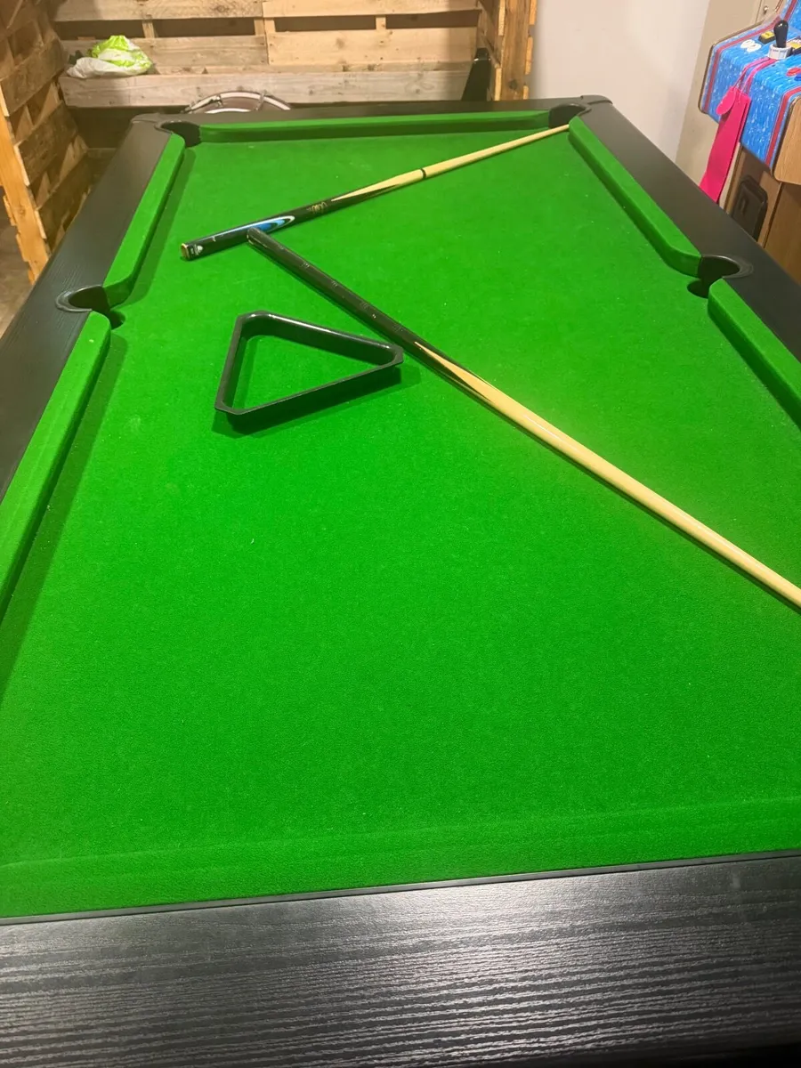 Pool table - Image 1
