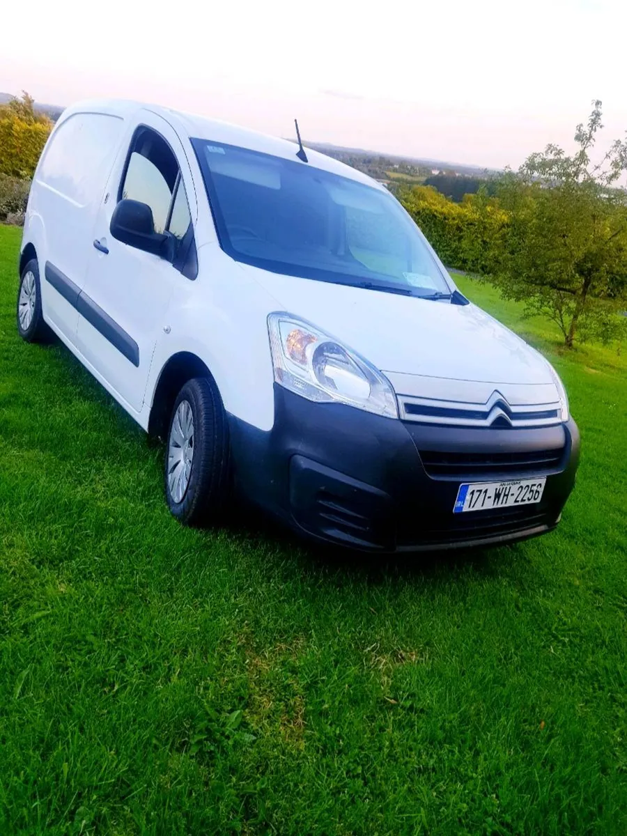 17 Citroen berlingo van,, 1.6 hdi,  clean van - Image 1