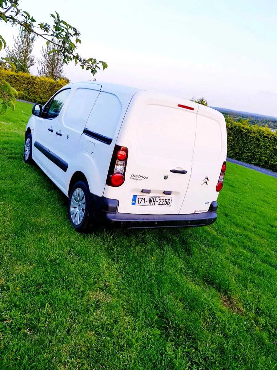 17 Citroen berlingo van,, 1.6 hdi,  clean van - Image 2
