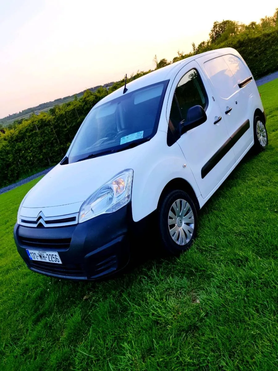 17 Citroen berlingo van,, 1.6 hdi,  clean van - Image 3