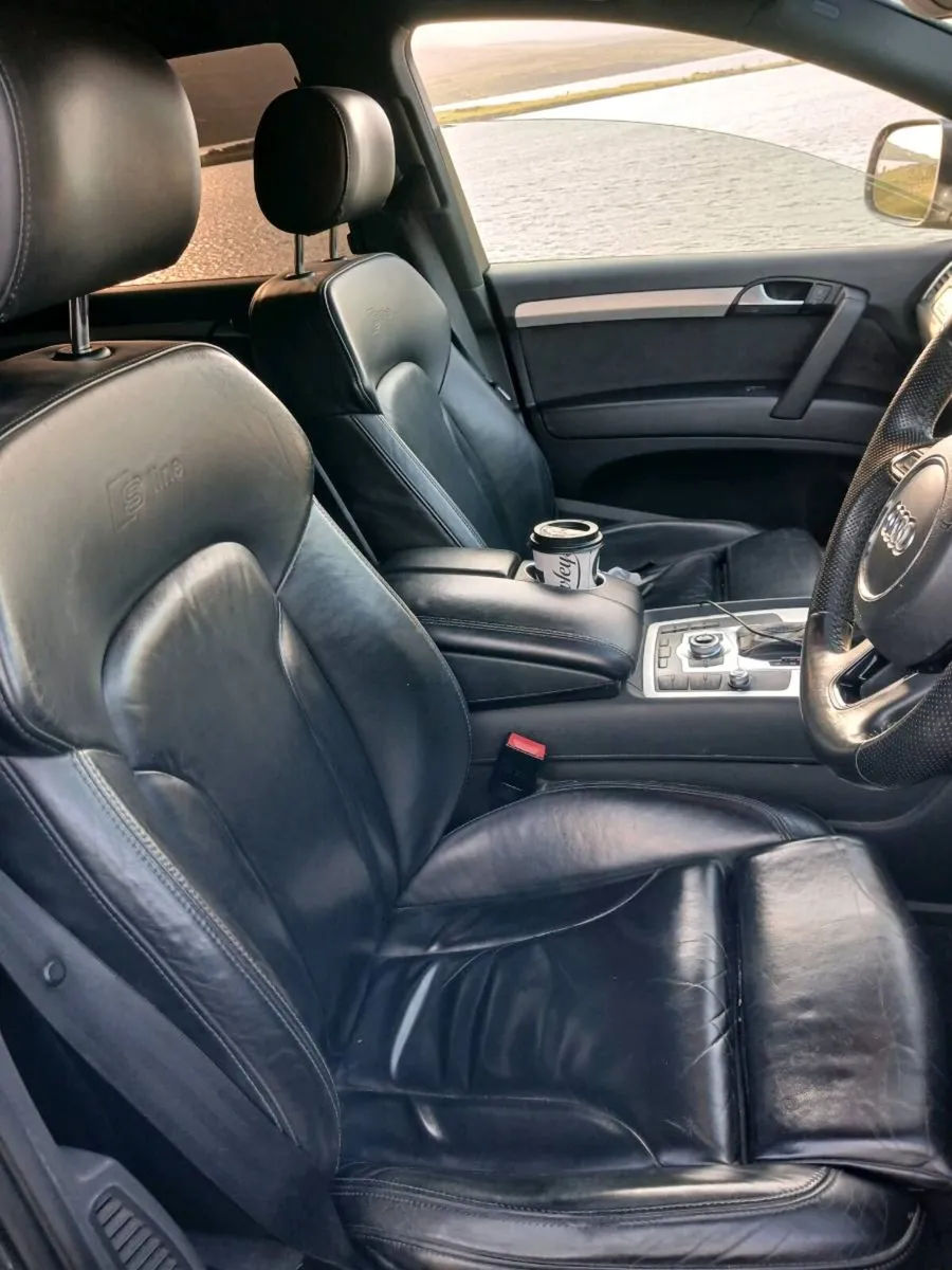 Audi Q7 - Image 2