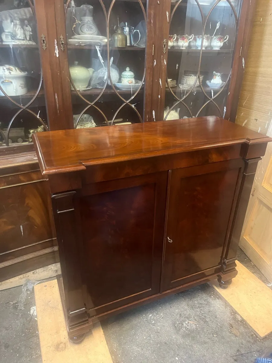 Antique cabinet - Image 1