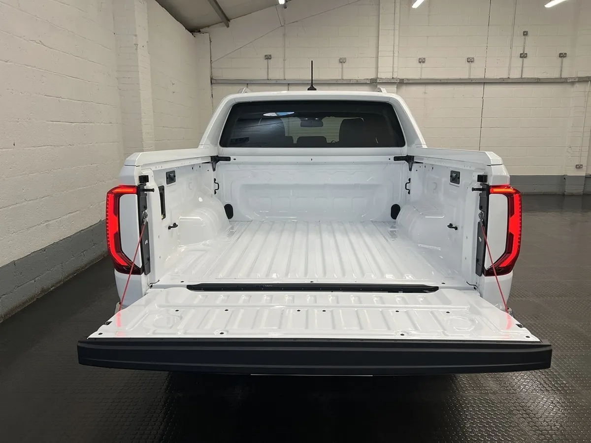 2024 Volkswagen Amarok Pickup Van - Image 2