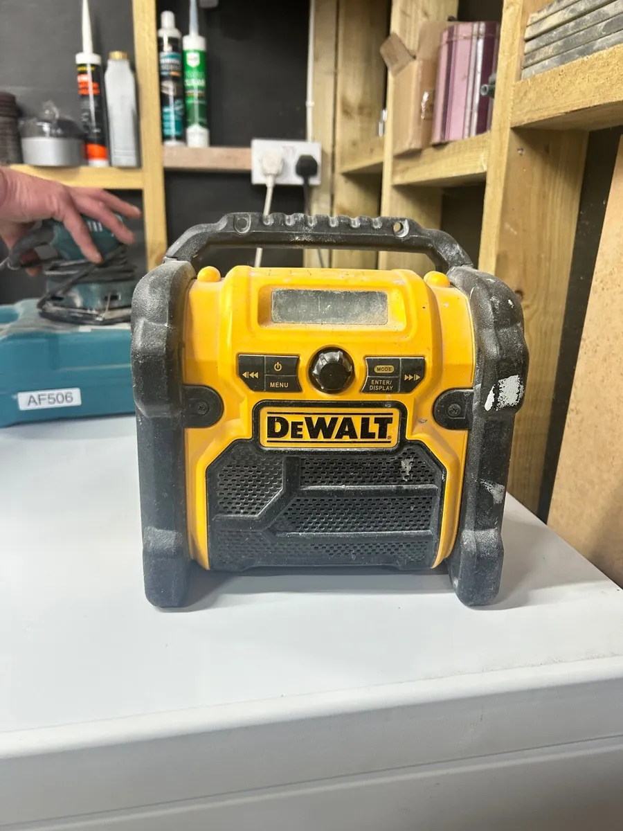 dewalt radio - Image 1