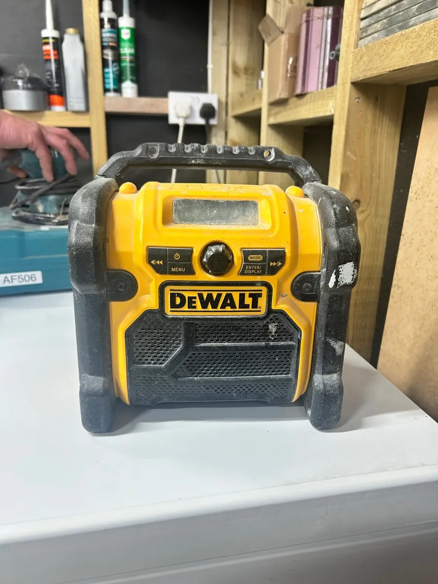 dewalt radio - Image 2