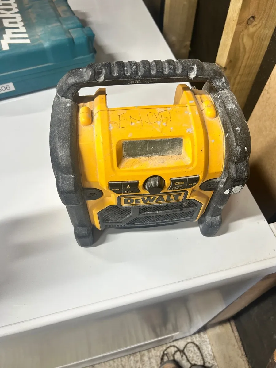 dewalt radio - Image 3