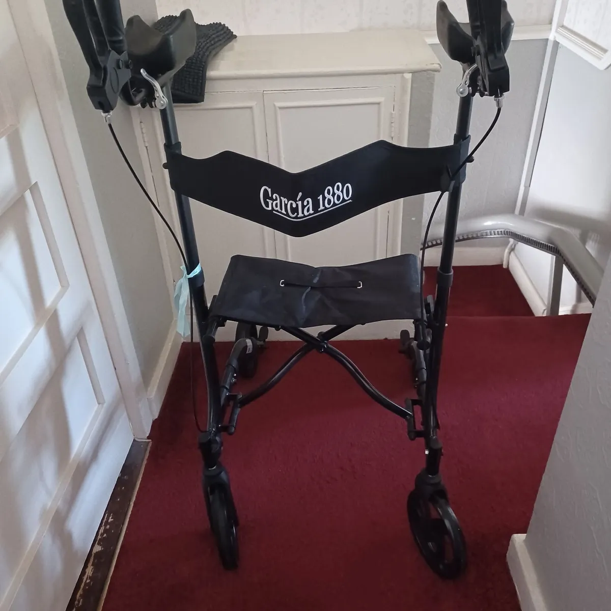 Upright rollator with forearm support - Image 3