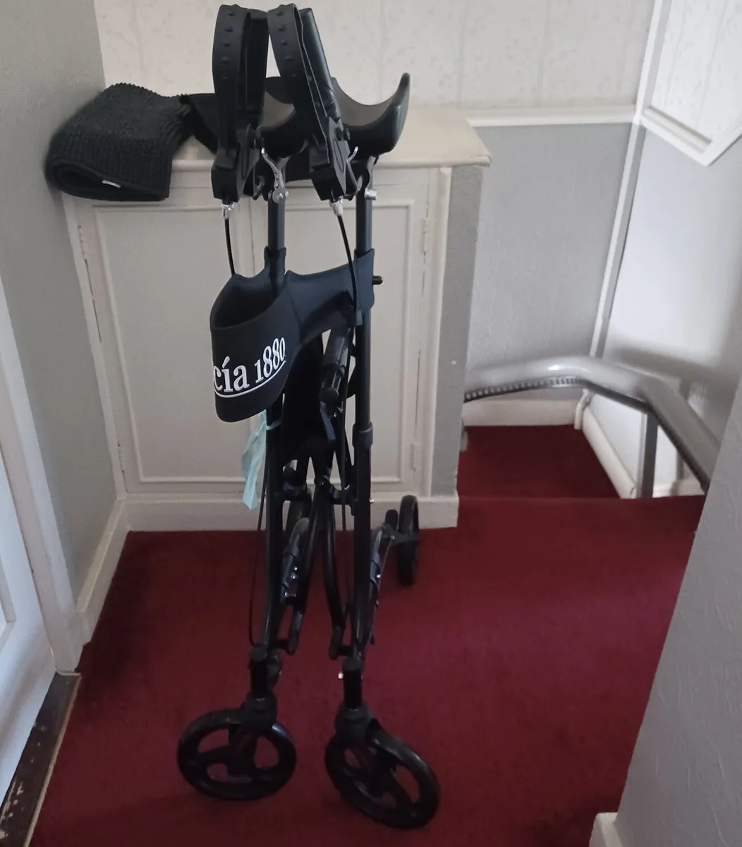 Upright rollator with forearm support - Image 4