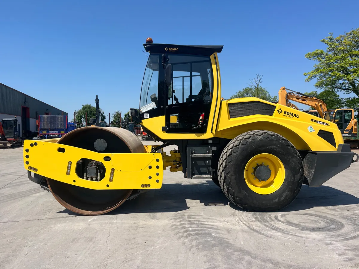 2022 Bomag BW213D-5 PL Roller - Image 1
