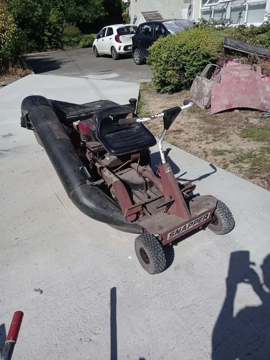 Ride on lawn mower
