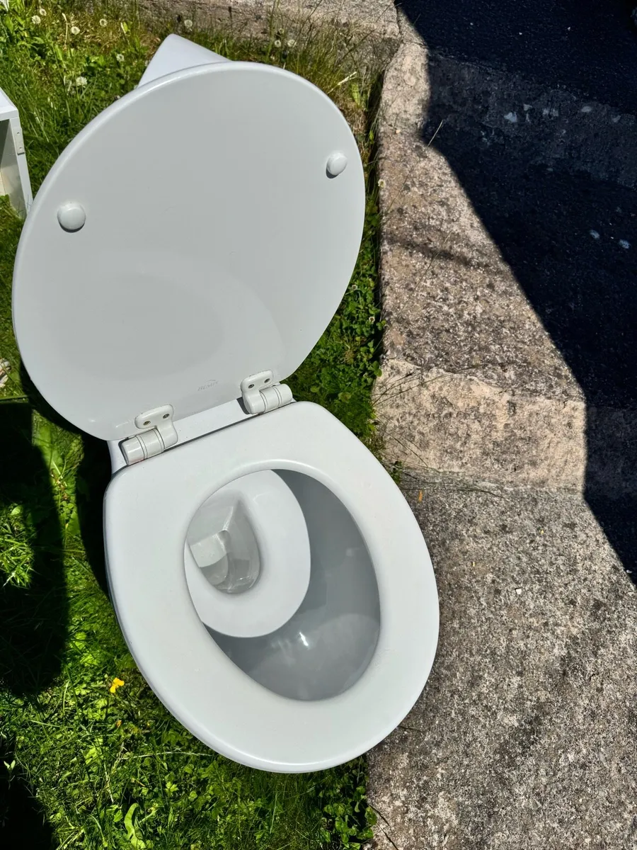 Toilet - Image 2