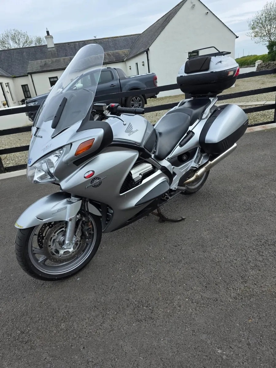 Honda ST 2009 - Image 1