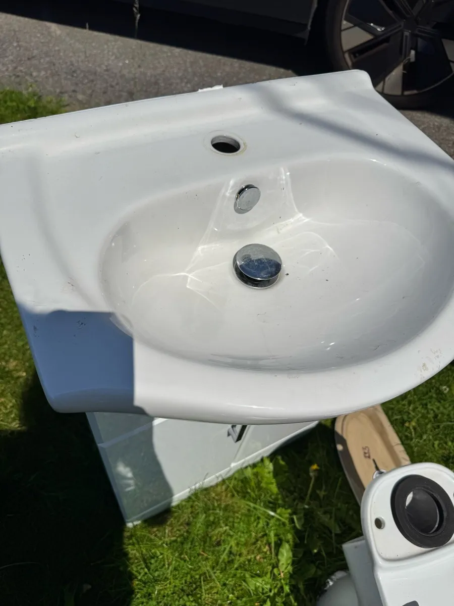 Bathroom sink and cabinet - Image 1