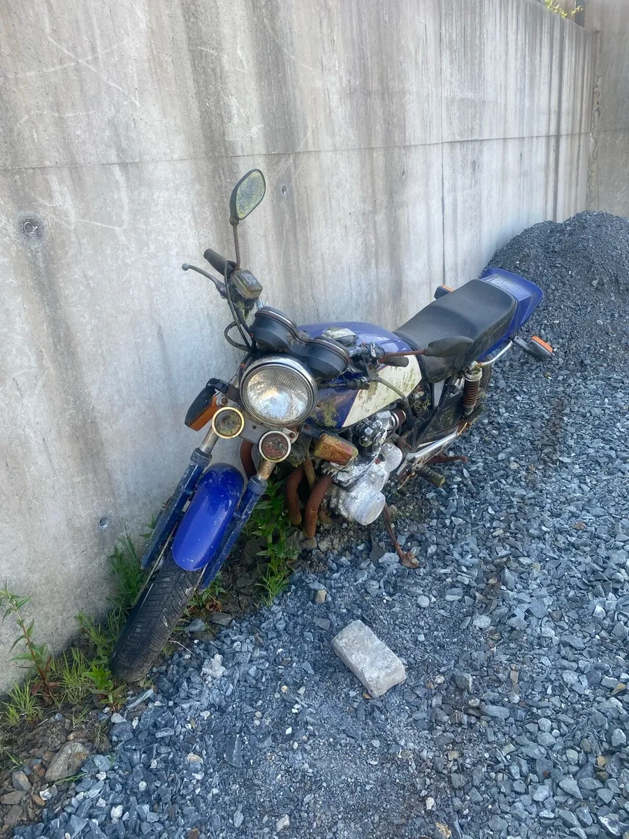 Honda cb900 for parts or repair - Image 2
