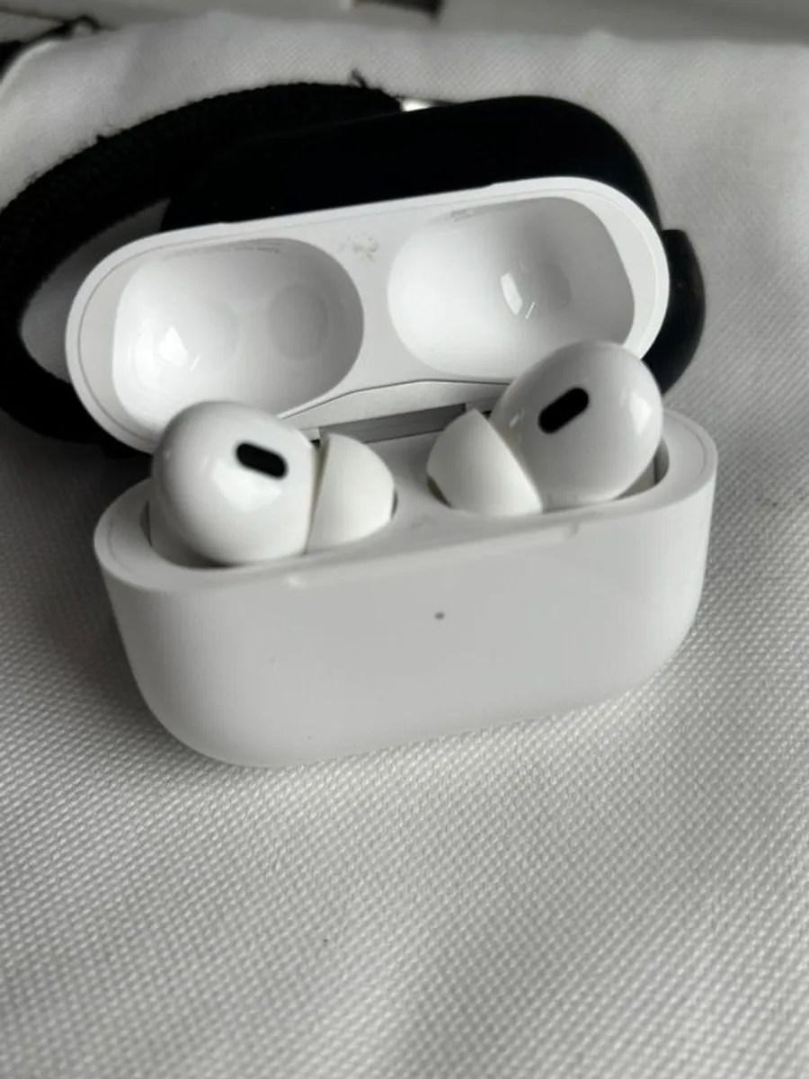 Apple AirPods Pro (1st Generation) - Image 1