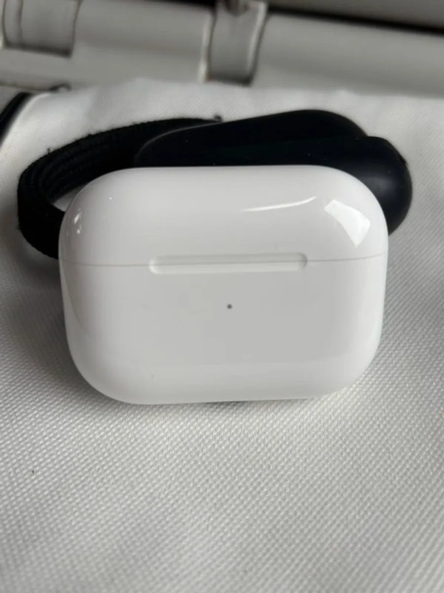 Apple AirPods Pro (1st Generation) - Image 2