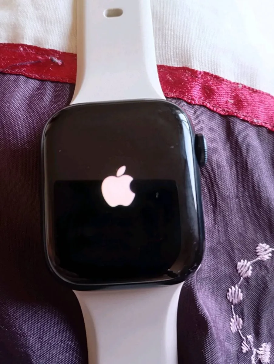 Apple watch with original Apple charger - Image 1