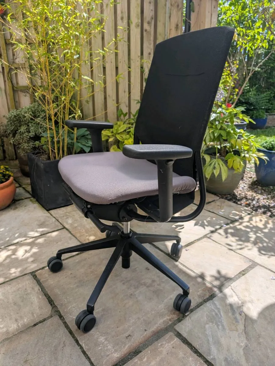 Ergonomic office chair - Image 4