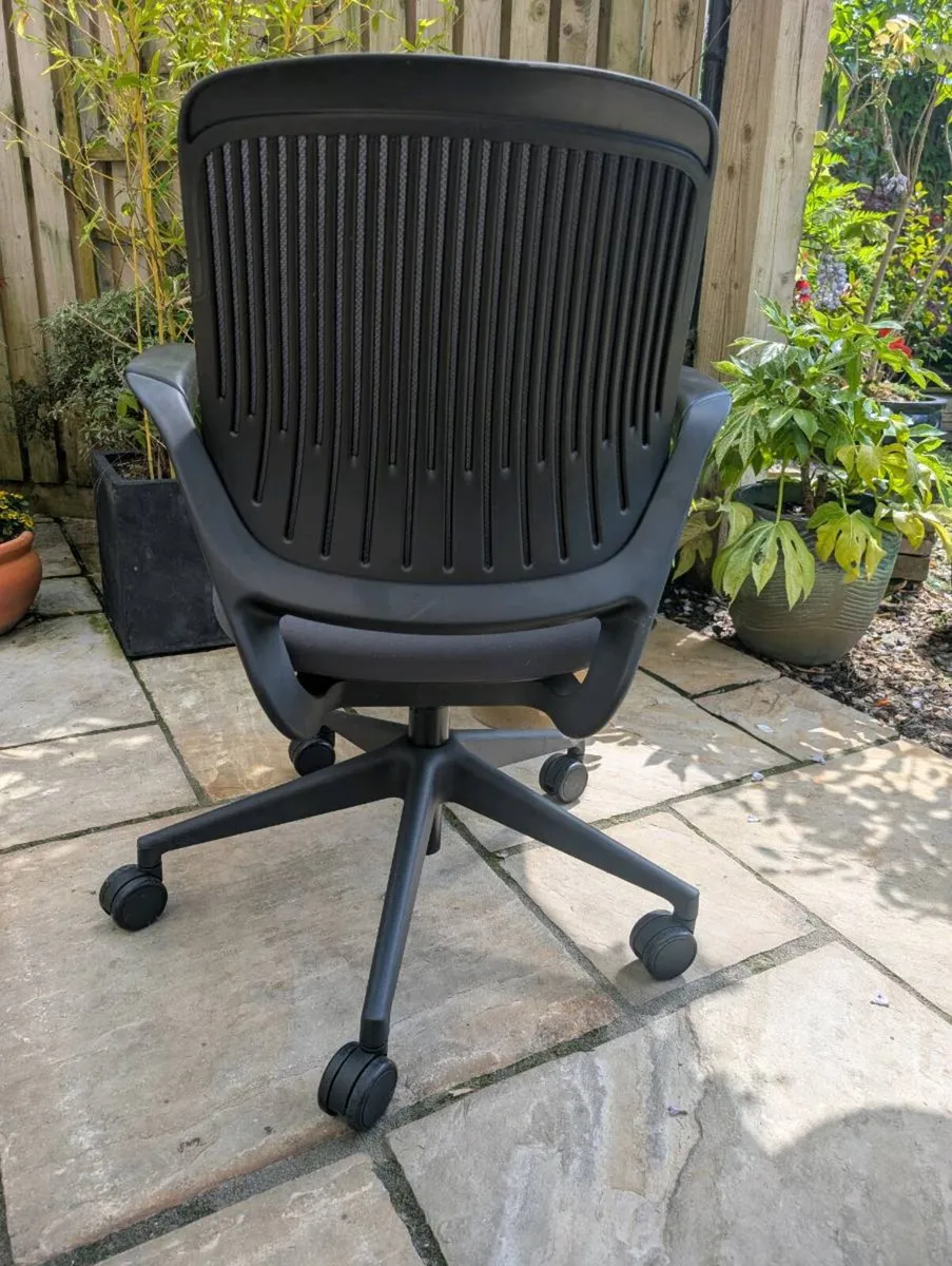 Ergonomic office chair - Image 3