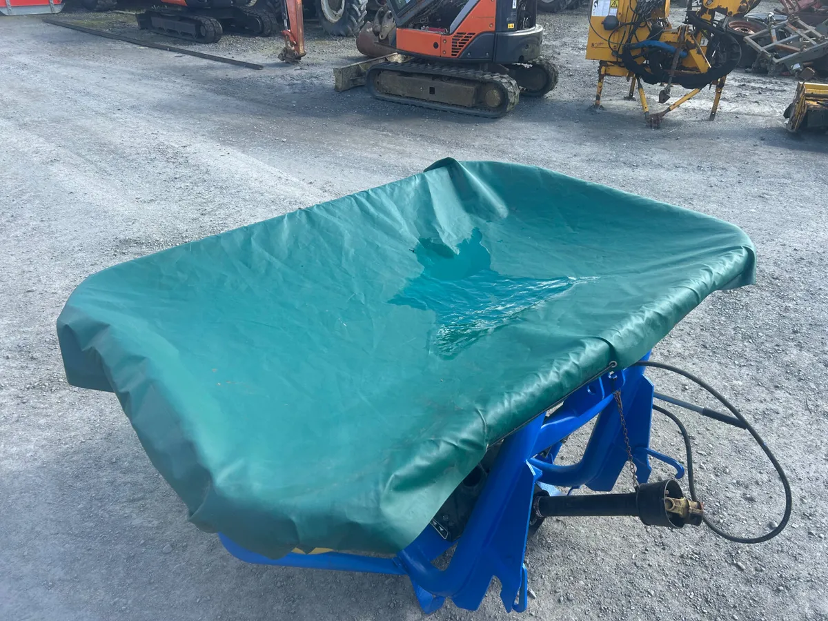 Fleming V800 Fertiliser Spreader - Image 4