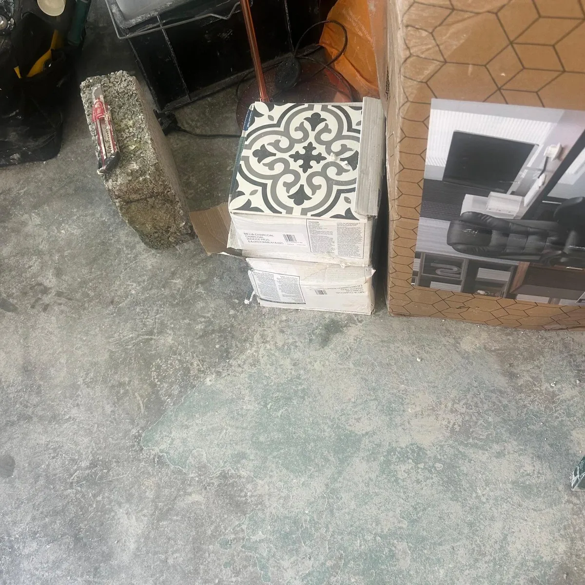 Bathroom tiles - Image 1